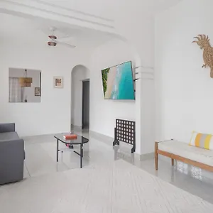 Casa Blanca In , La Placita Villa